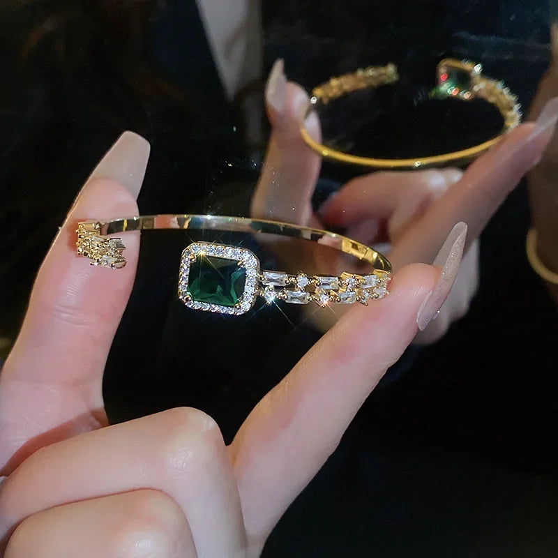 Bracelet Manchette Zircon Carré – Élégance