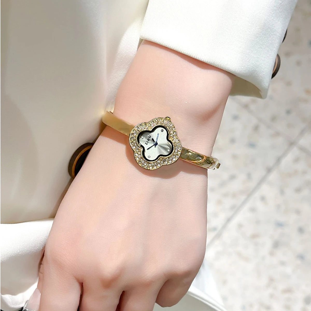 Montre Femme Ovale Vintage – Quartz