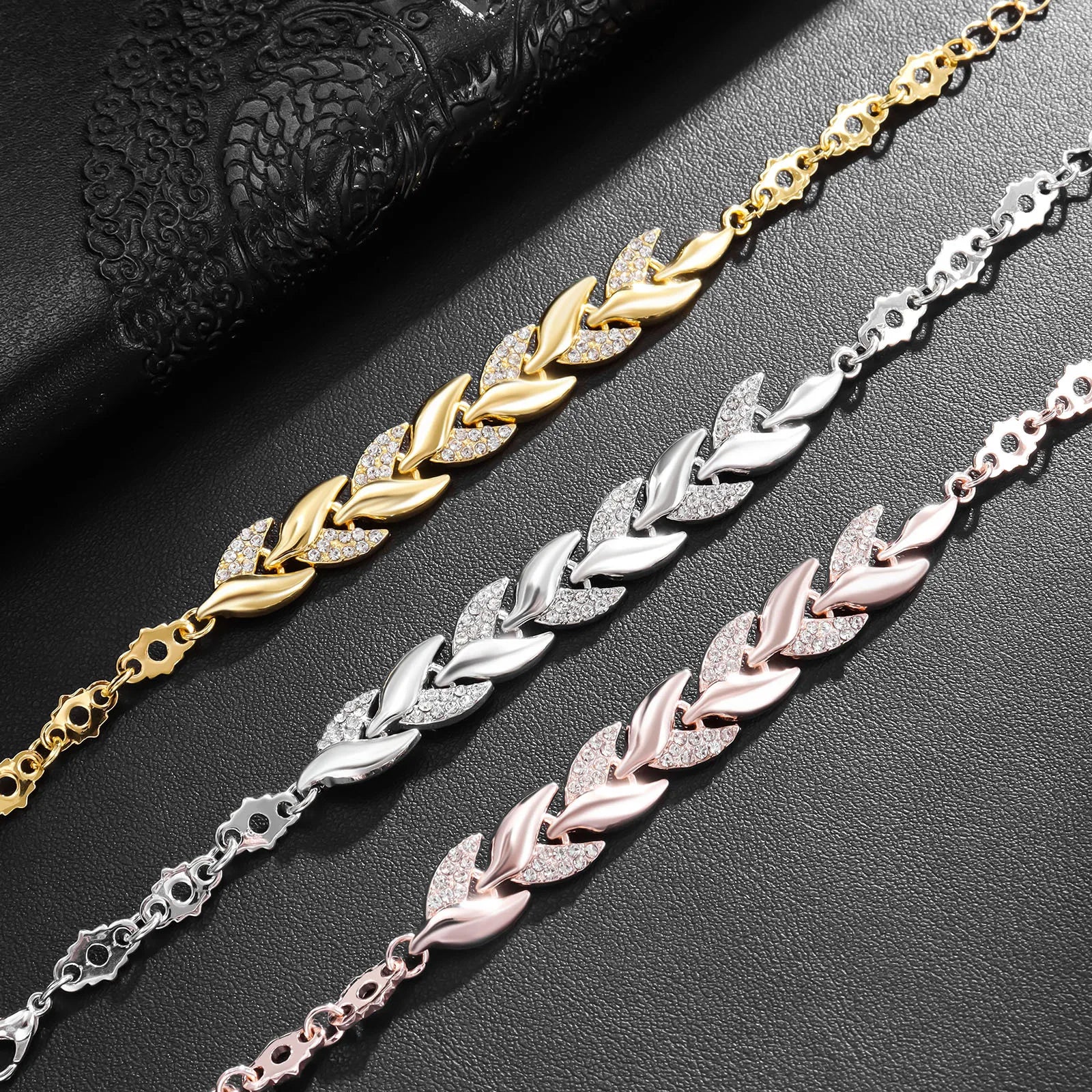Bracelet Feuille Tressée – Cristal Élégant
