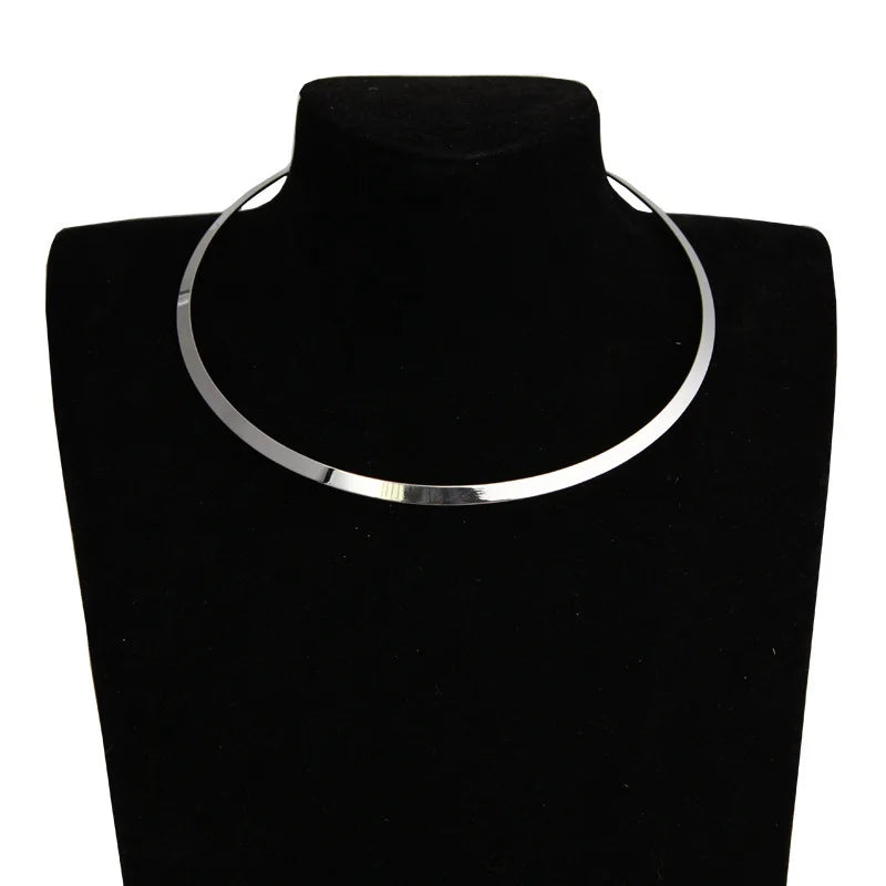 Collier Torque Gothique – Métal Élégant