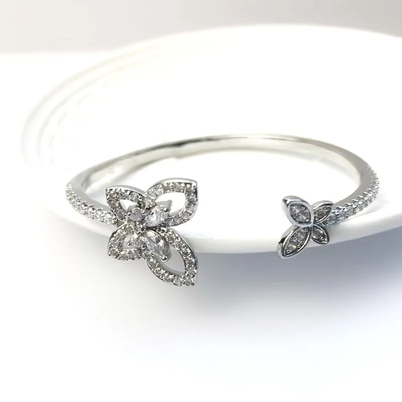 Bracelet Manchette Zircon Carré – Élégance