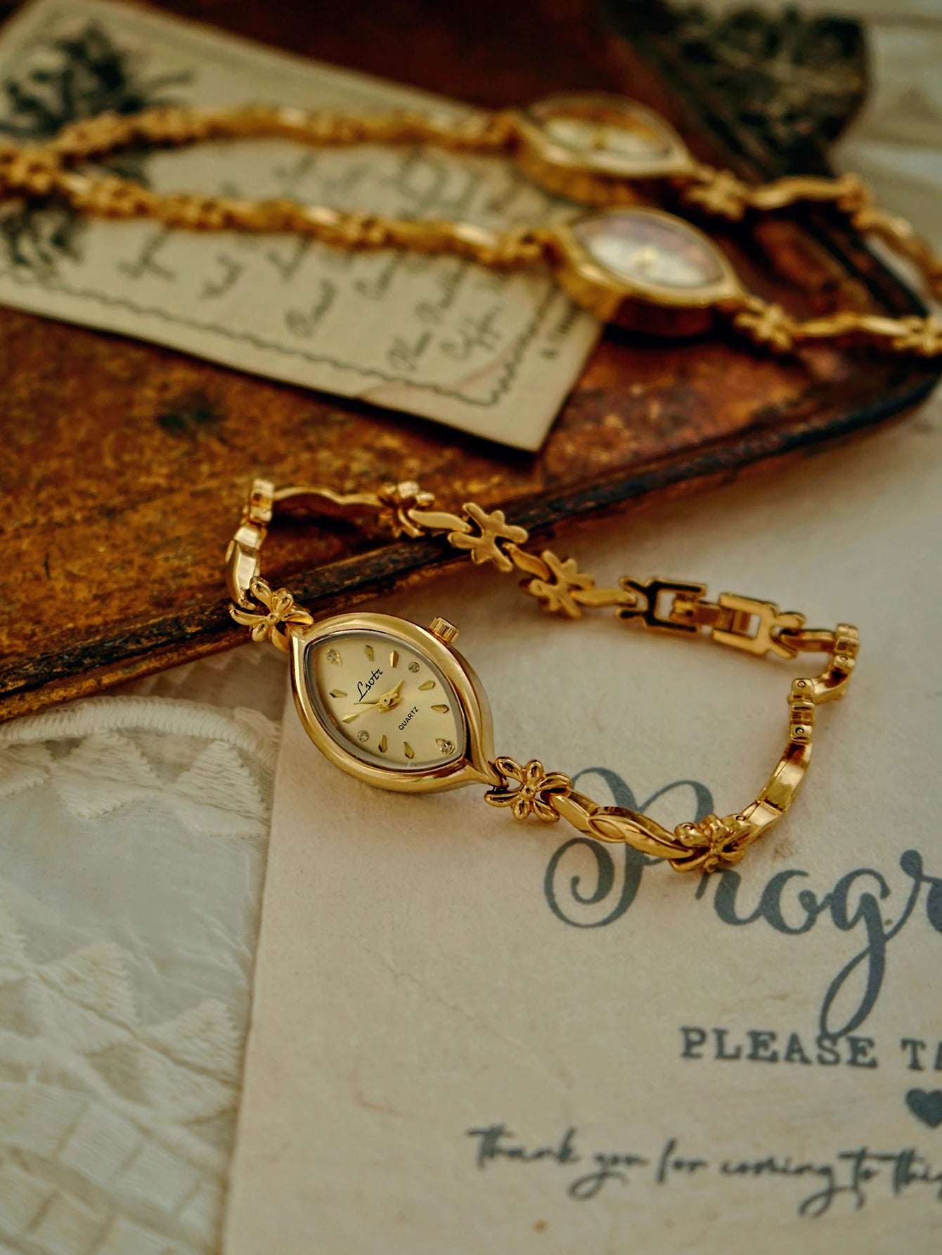 Montre Femme Rétro – Or Élégant