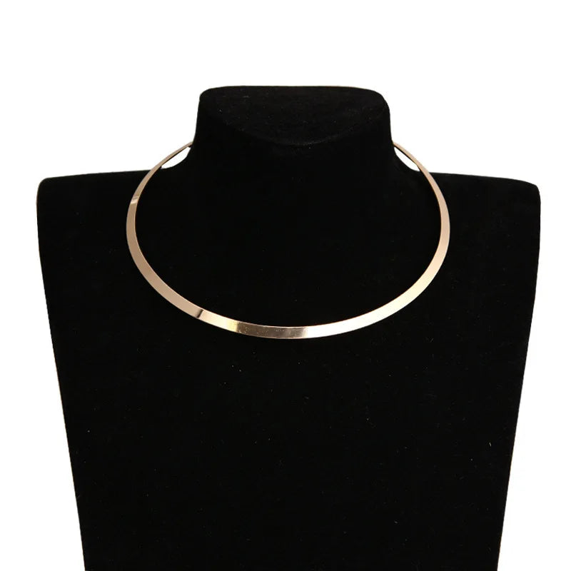 Collier Torque Gothique – Métal Élégant