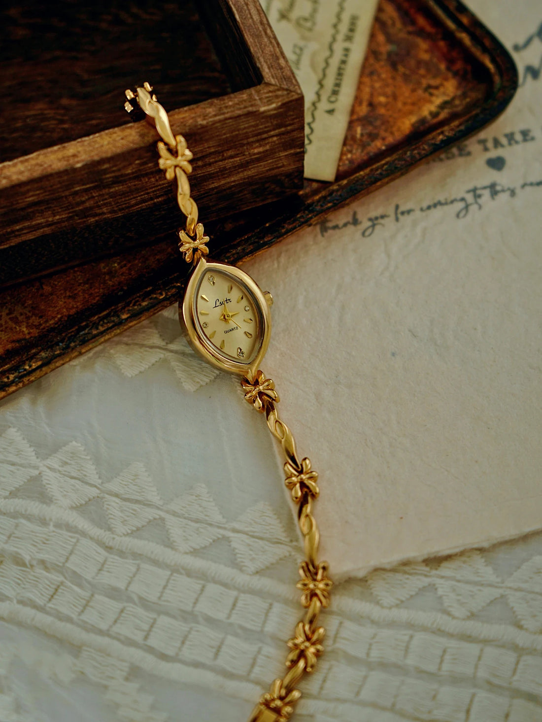 Montre Femme Rétro – Or Élégant
