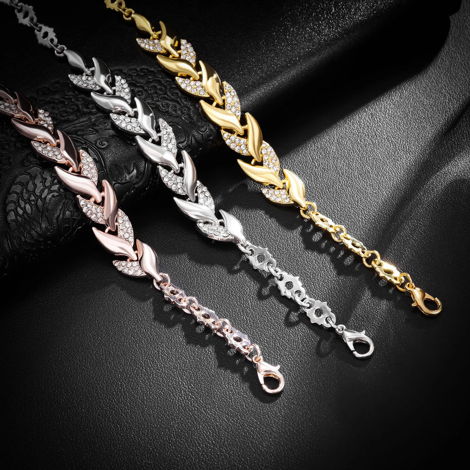 Bracelet Feuille Tressée – Cristal Élégant