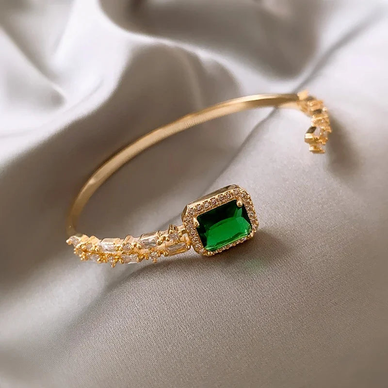Bracelet Manchette Zircon Carré – Élégance